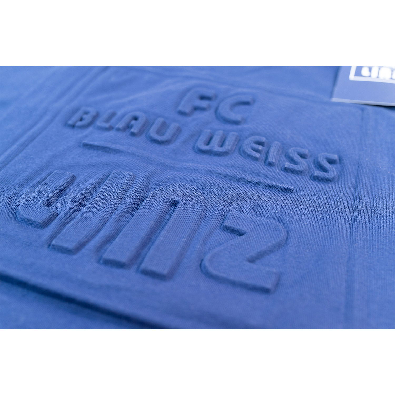 T-Shirt mit geprägtem Logo