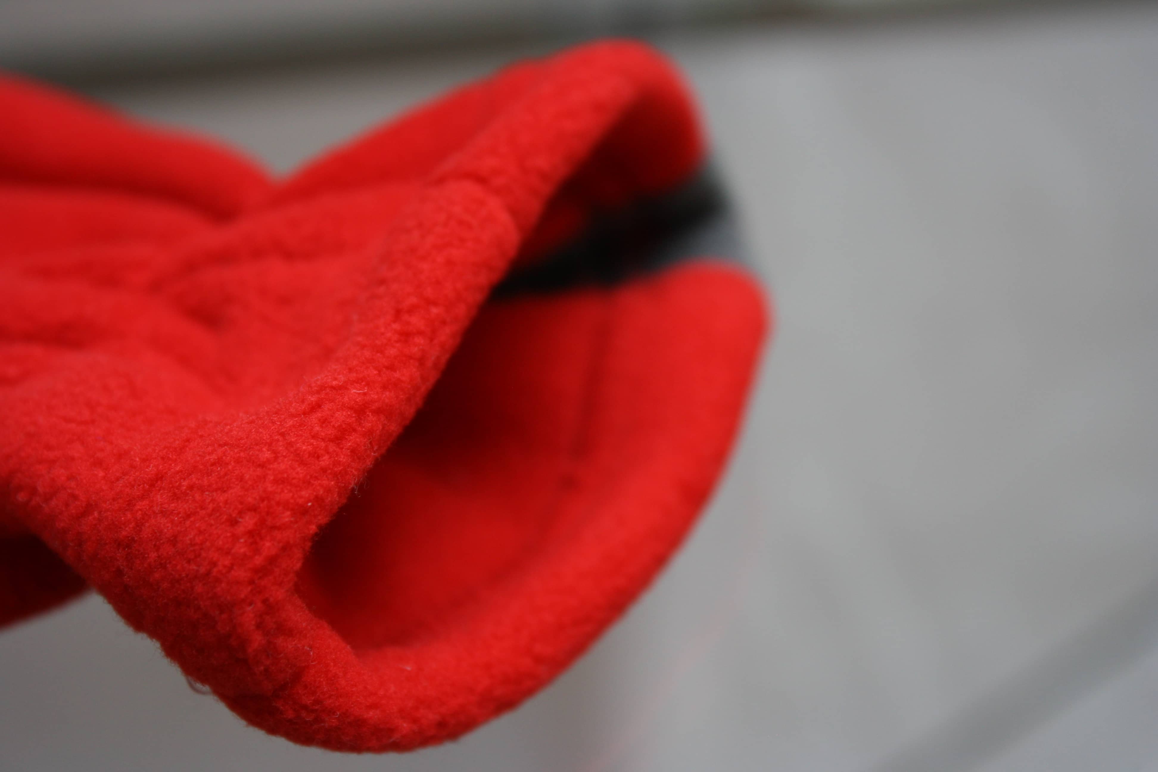 Handschuh Fleece 2-farbig und bestickt